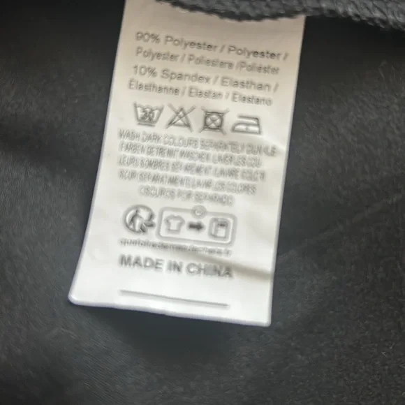 Keyhole V-Neck Tanktop - Picture 14 of 14